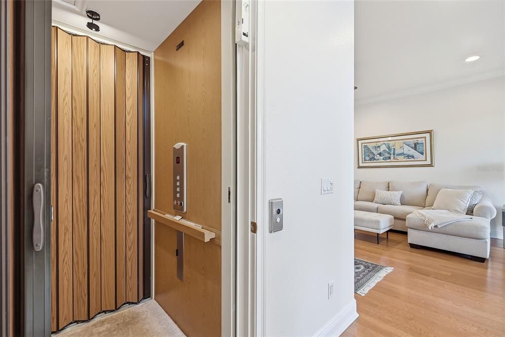 For Sale: $699,000 (3 beds, 2 baths, 1884 Square Feet)