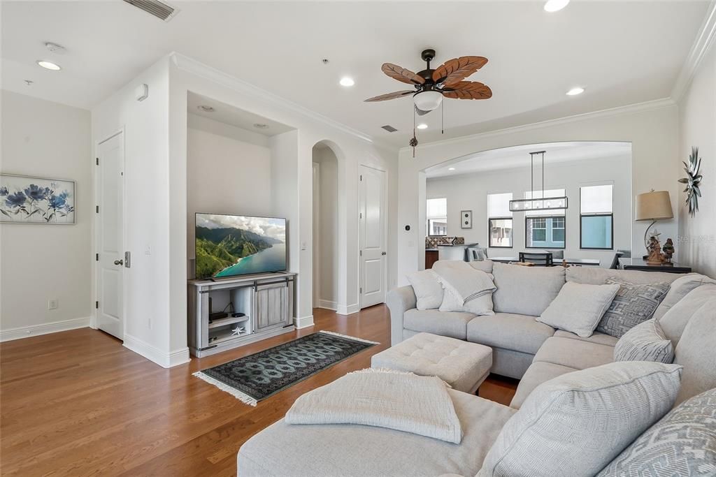 For Sale: $699,000 (3 beds, 2 baths, 1884 Square Feet)