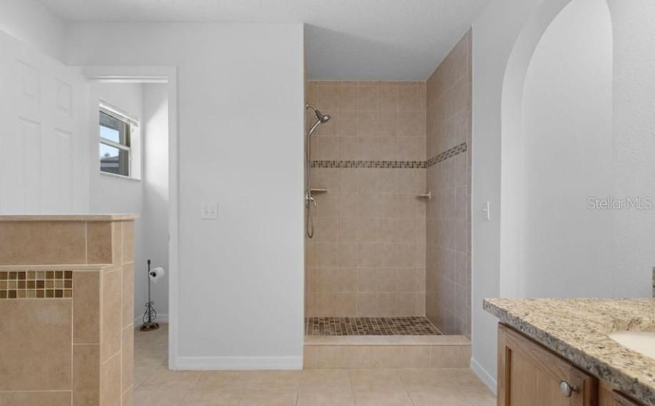 En Venta: $399,789 (4 camas, 2 baños, 2196 Pies cuadrados)