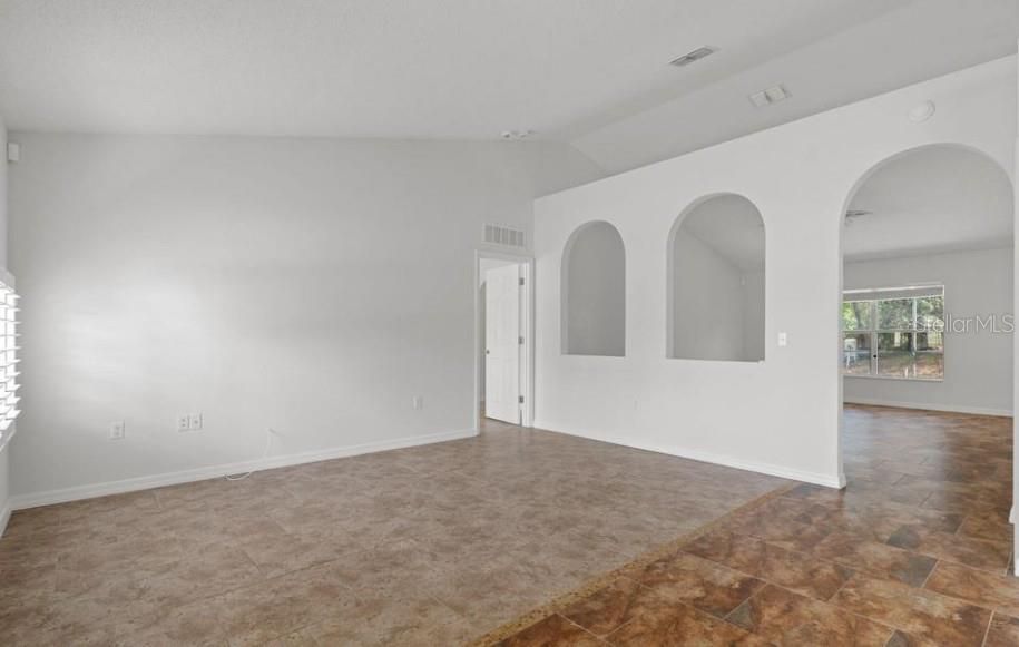En Venta: $399,789 (4 camas, 2 baños, 2196 Pies cuadrados)