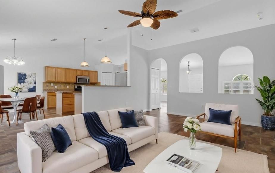 En Venta: $399,789 (4 camas, 2 baños, 2196 Pies cuadrados)