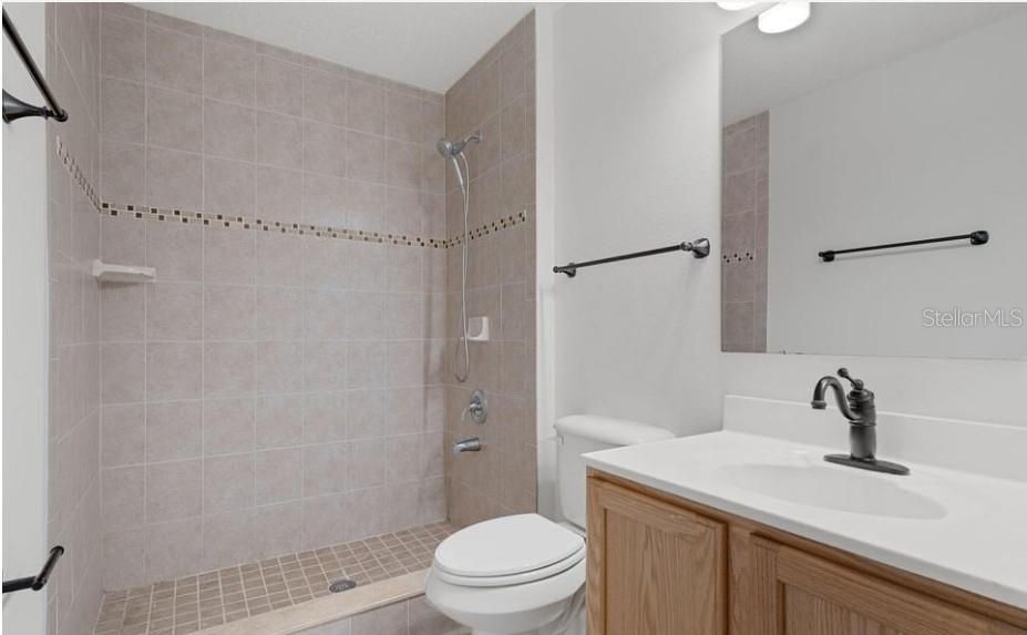 En Venta: $399,789 (4 camas, 2 baños, 2196 Pies cuadrados)