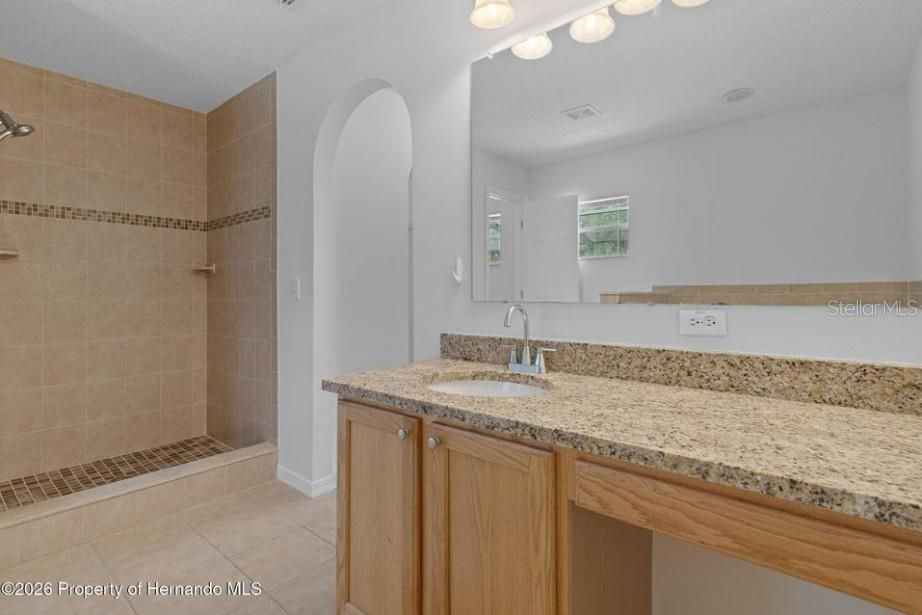 En Venta: $399,789 (4 camas, 2 baños, 2196 Pies cuadrados)