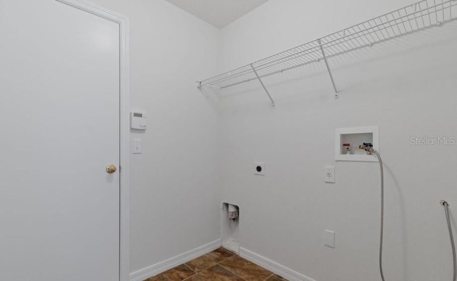 En Venta: $399,789 (4 camas, 2 baños, 2196 Pies cuadrados)