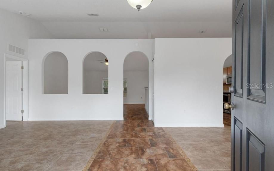 En Venta: $399,789 (4 camas, 2 baños, 2196 Pies cuadrados)