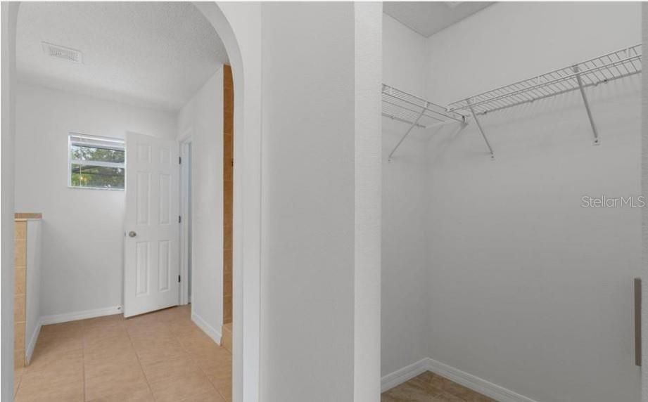En Venta: $399,789 (4 camas, 2 baños, 2196 Pies cuadrados)