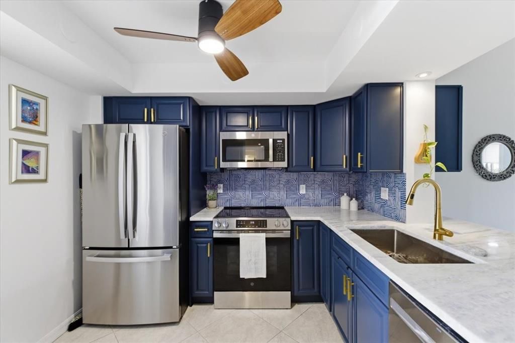 For Sale: $156,000 (1 beds, 1 baths, 810 Square Feet)