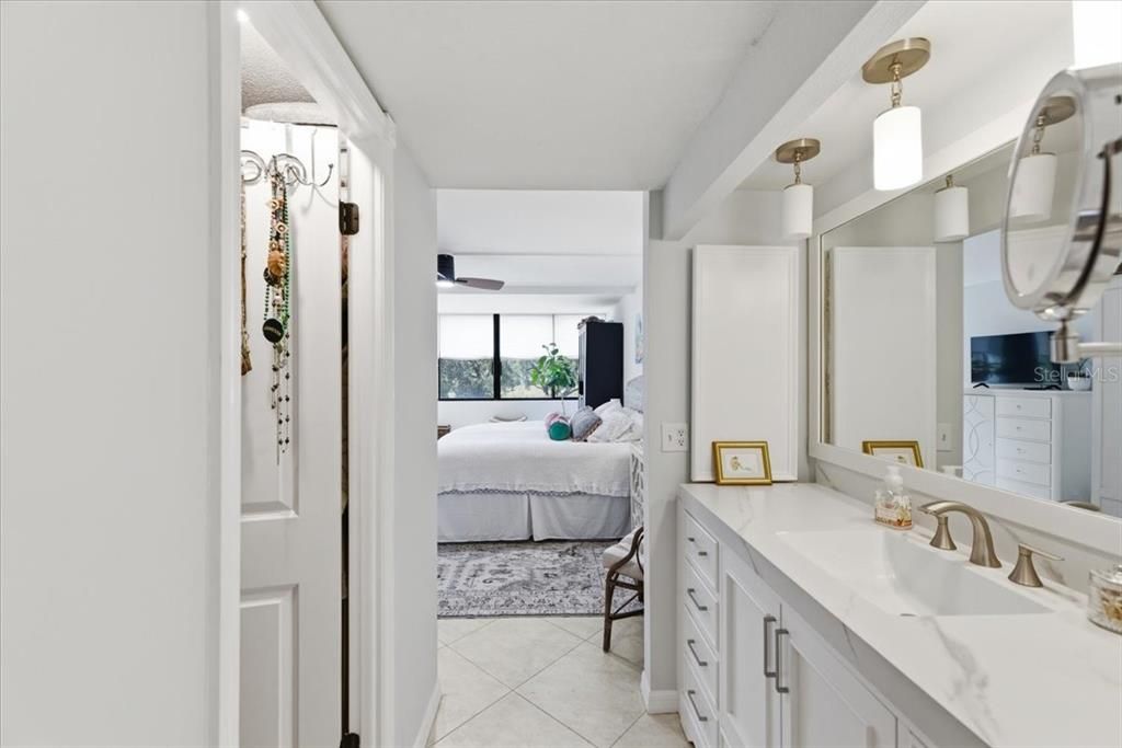 For Sale: $156,000 (1 beds, 1 baths, 810 Square Feet)