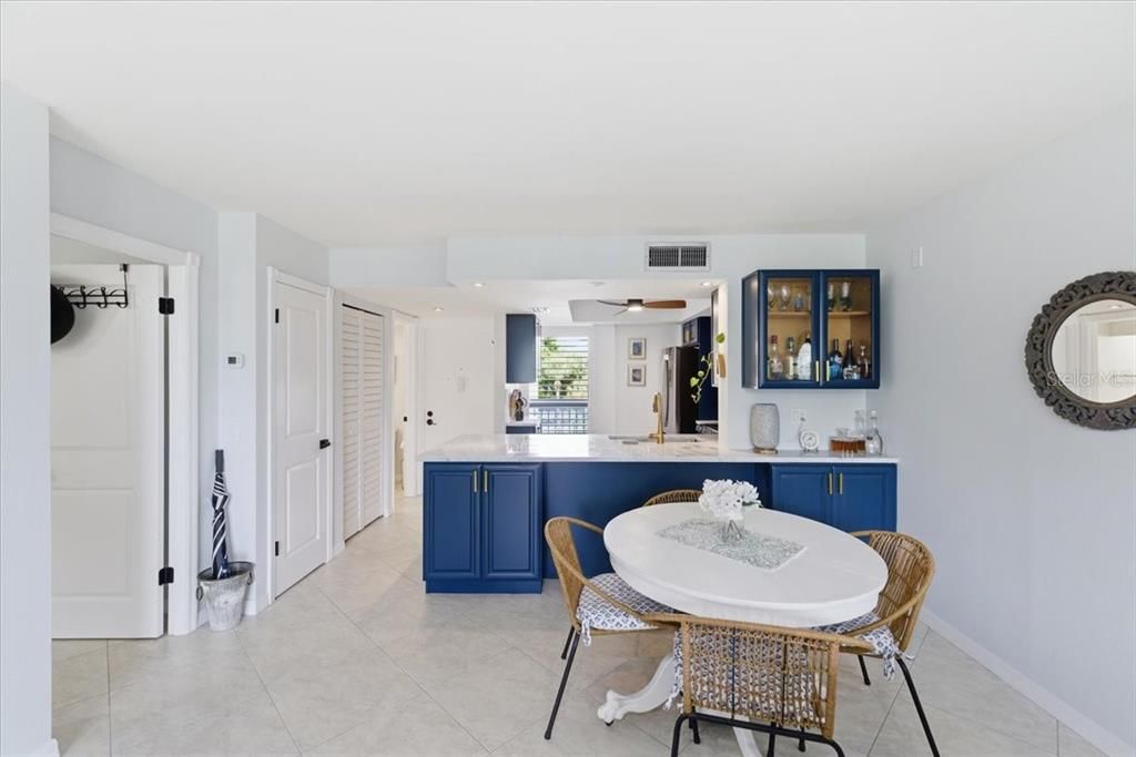 For Sale: $156,000 (1 beds, 1 baths, 810 Square Feet)
