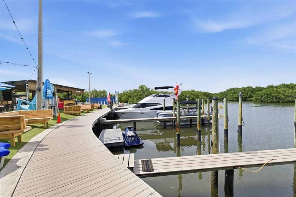 For Sale: $156,000 (1 beds, 1 baths, 810 Square Feet)