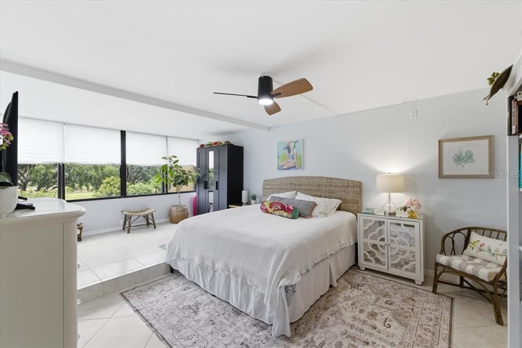 For Sale: $156,000 (1 beds, 1 baths, 810 Square Feet)