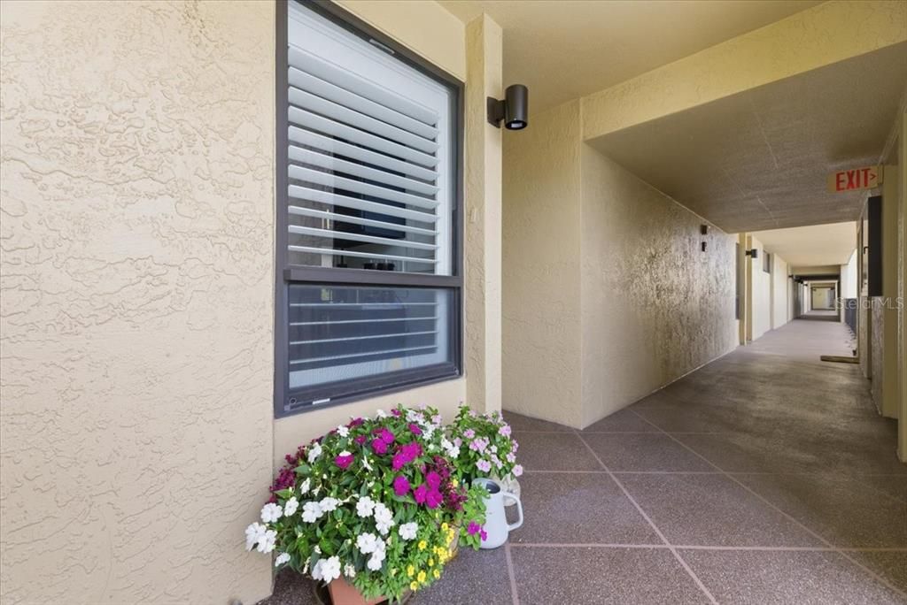 For Sale: $156,000 (1 beds, 1 baths, 810 Square Feet)