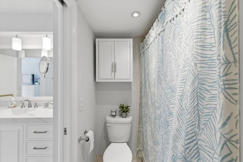 For Sale: $156,000 (1 beds, 1 baths, 810 Square Feet)