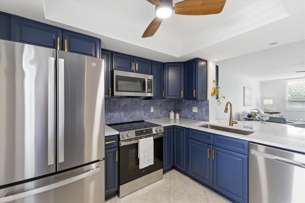 For Sale: $156,000 (1 beds, 1 baths, 810 Square Feet)