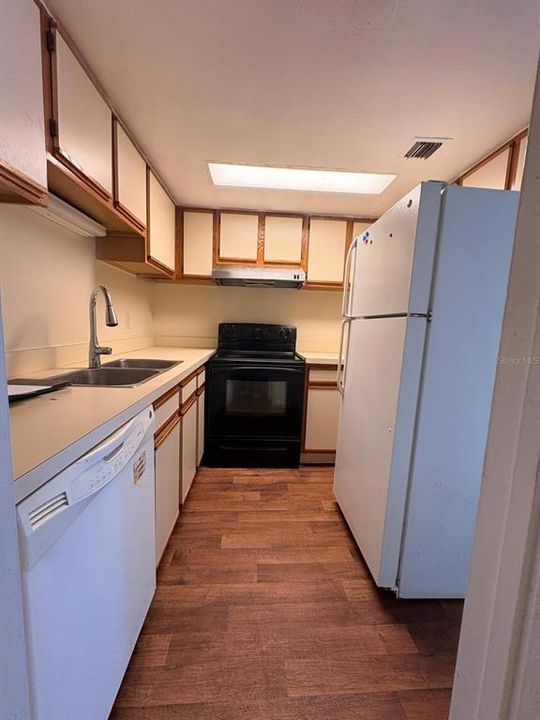 В аренду: $1,300 (1 спален, 1 ванн, 765 Квадратных фут)