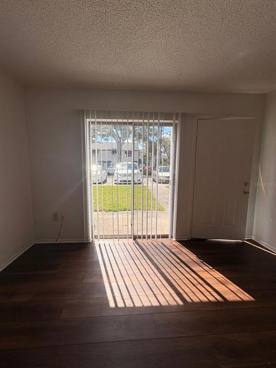 В аренду: $1,300 (1 спален, 1 ванн, 765 Квадратных фут)