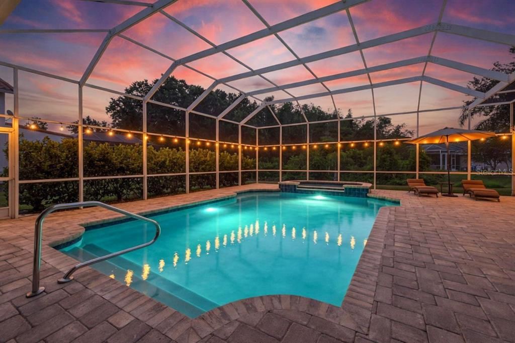 Activo con contrato: $995,000 (4 camas, 3 baños, 3144 Pies cuadrados)