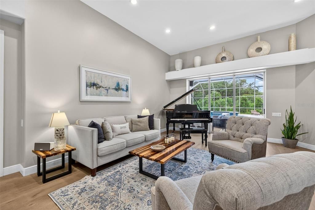 Activo con contrato: $995,000 (4 camas, 3 baños, 3144 Pies cuadrados)