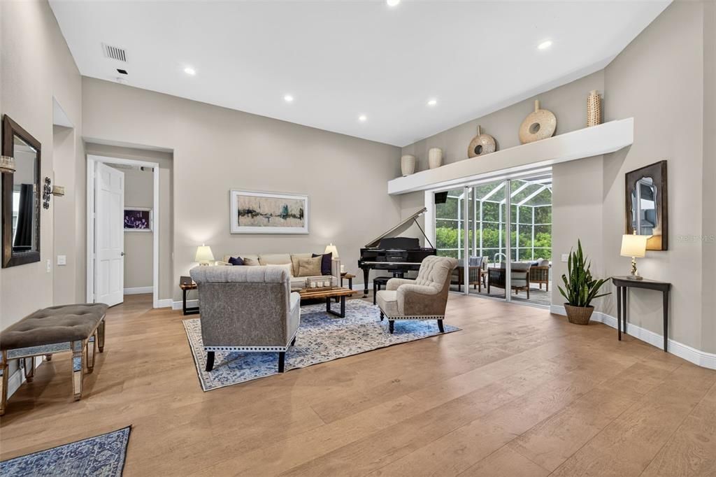 Activo con contrato: $995,000 (4 camas, 3 baños, 3144 Pies cuadrados)