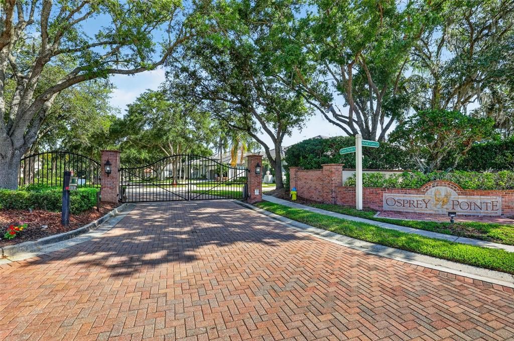 Activo con contrato: $995,000 (4 camas, 3 baños, 3144 Pies cuadrados)