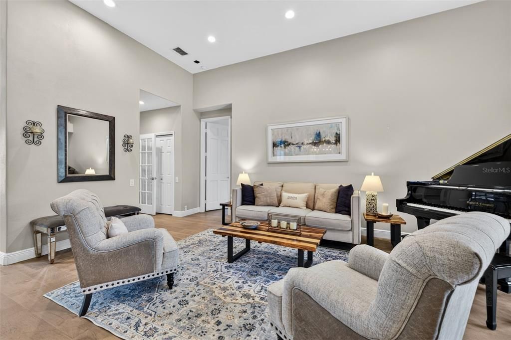 Activo con contrato: $995,000 (4 camas, 3 baños, 3144 Pies cuadrados)