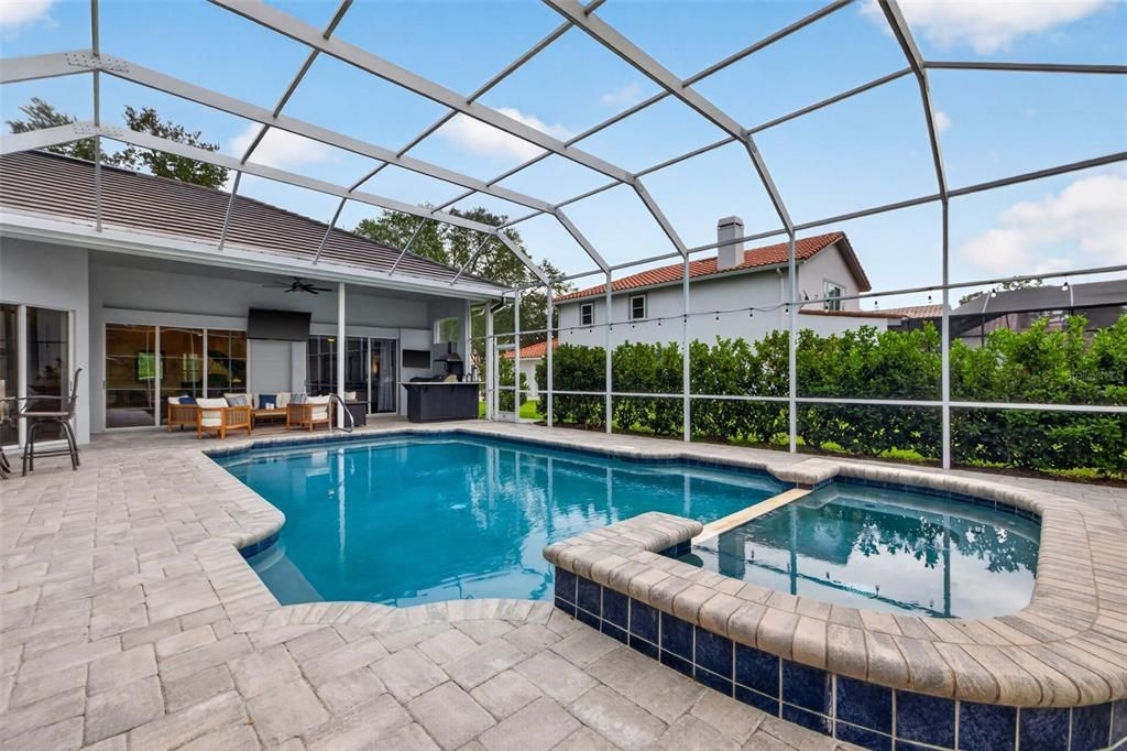 Activo con contrato: $995,000 (4 camas, 3 baños, 3144 Pies cuadrados)