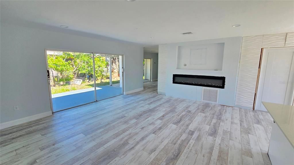 For Sale: $450,000 (2 beds, 2 baths, 1230 Square Feet)