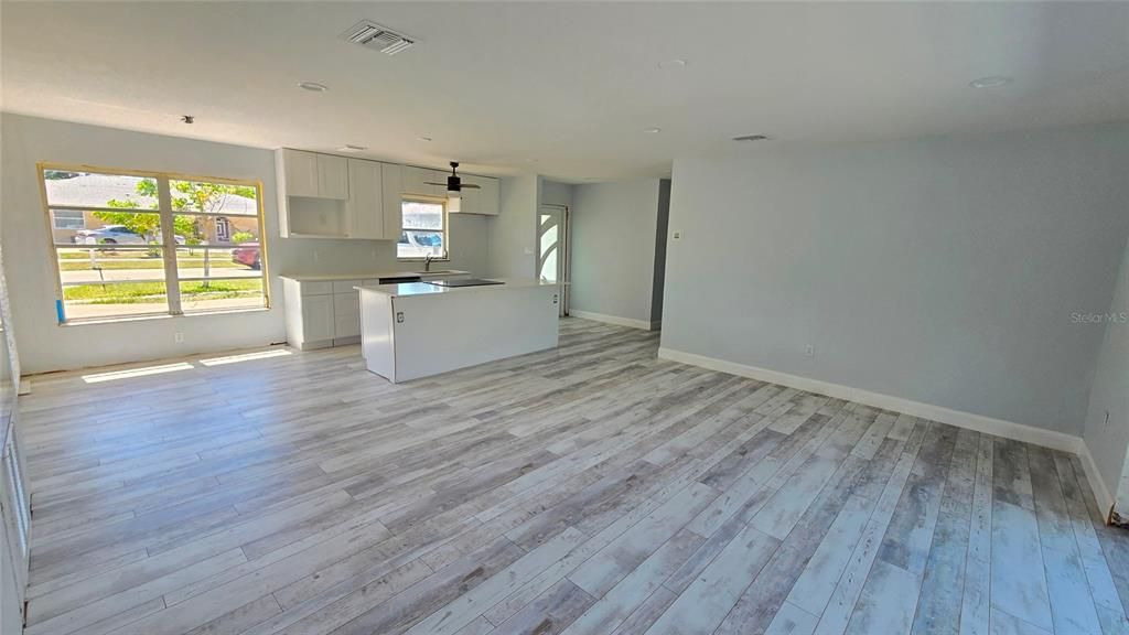 For Sale: $450,000 (2 beds, 2 baths, 1230 Square Feet)