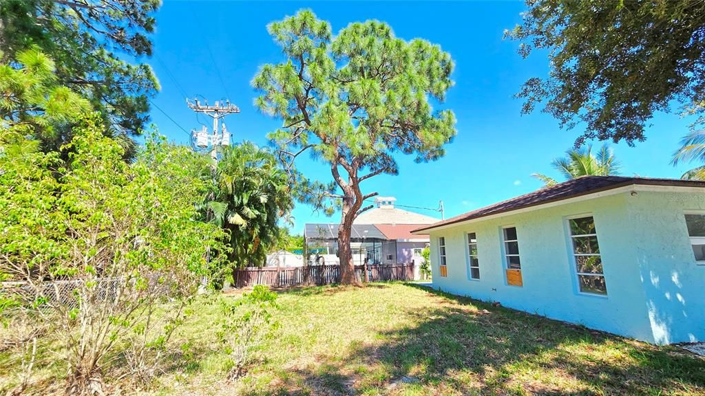 For Sale: $450,000 (2 beds, 2 baths, 1230 Square Feet)