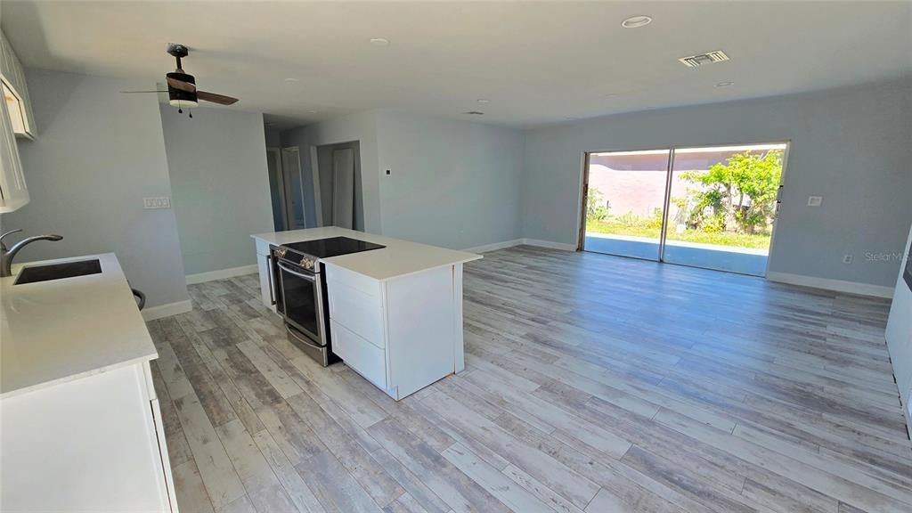 For Sale: $450,000 (2 beds, 2 baths, 1230 Square Feet)