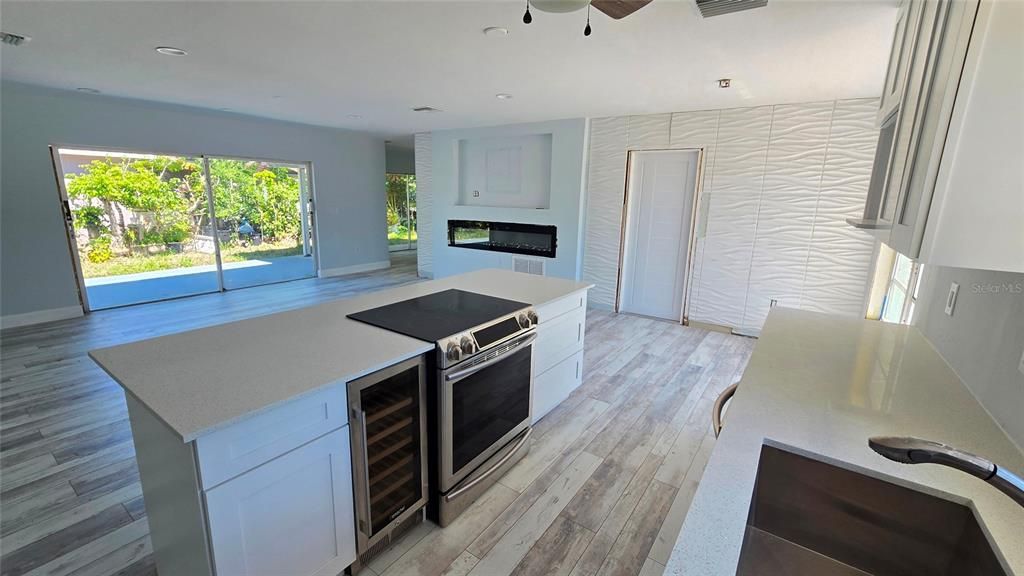 For Sale: $450,000 (2 beds, 2 baths, 1230 Square Feet)