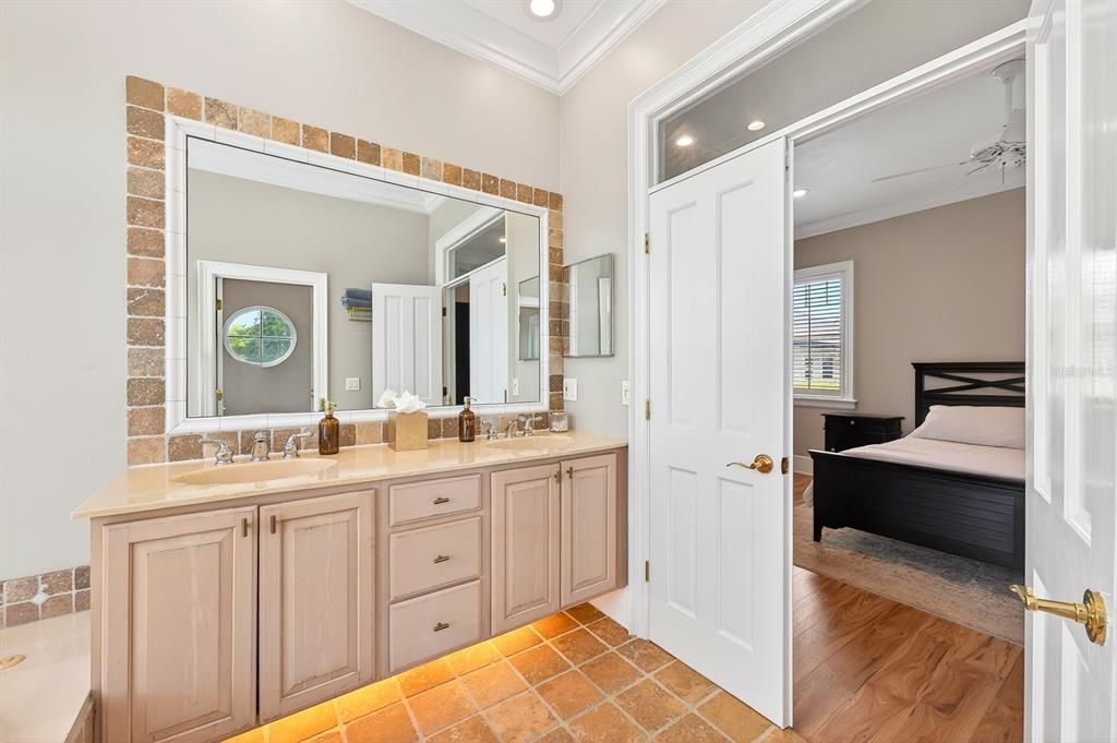 Под контрактом: $599,900 (3 спален, 2 ванн, 1680 Квадратных фут)