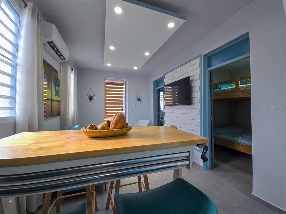 For Sale: $325,000 (3 beds, 1 baths, 1256 Square Feet)