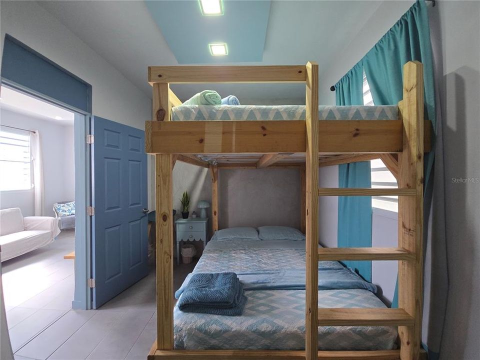 For Sale: $325,000 (3 beds, 1 baths, 1256 Square Feet)