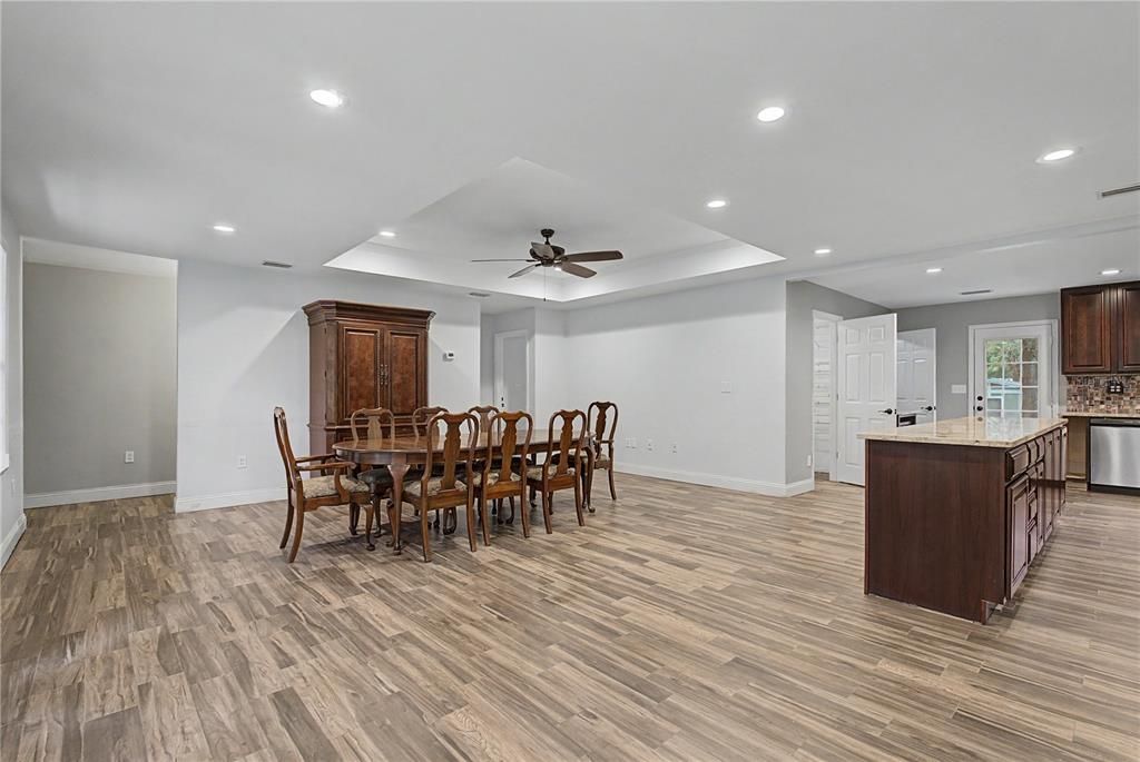 En Venta: $590,000 (6 camas, 4 baños, 3207 Pies cuadrados)