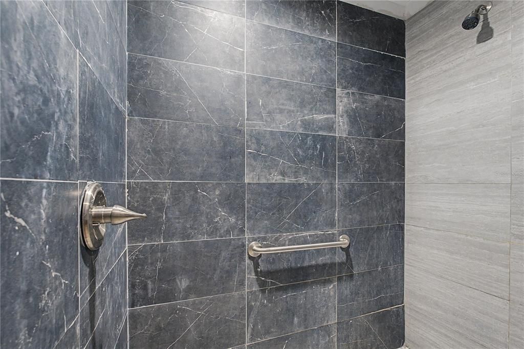 En Venta: $590,000 (6 camas, 4 baños, 3207 Pies cuadrados)
