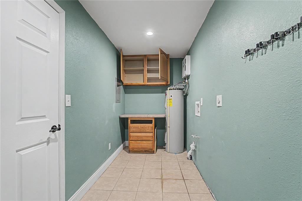 En Venta: $590,000 (6 camas, 4 baños, 3207 Pies cuadrados)