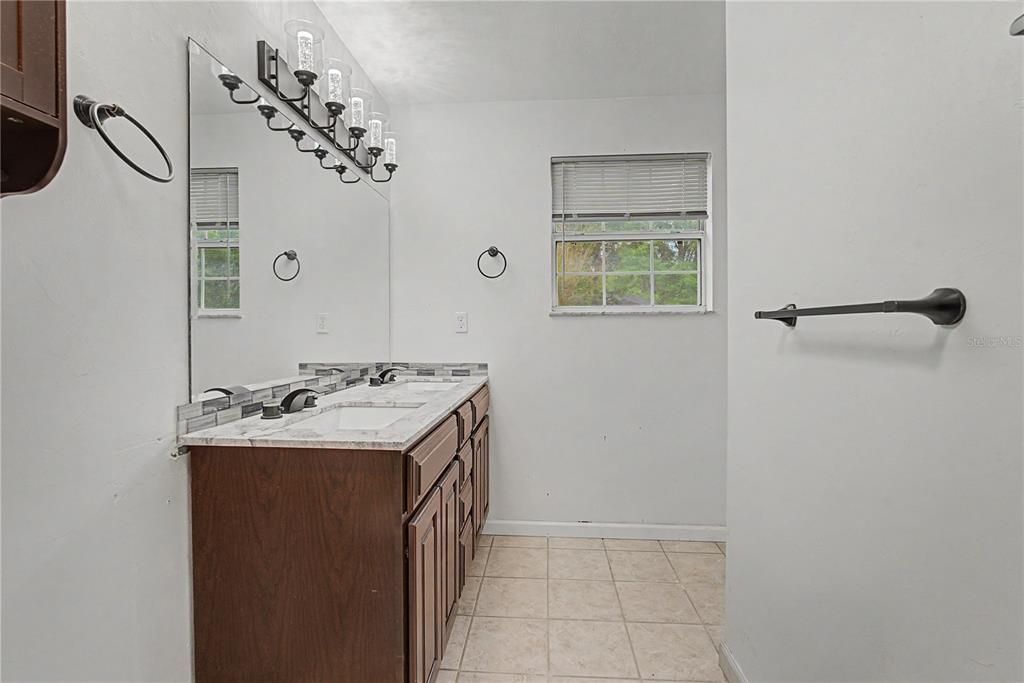 En Venta: $590,000 (6 camas, 4 baños, 3207 Pies cuadrados)