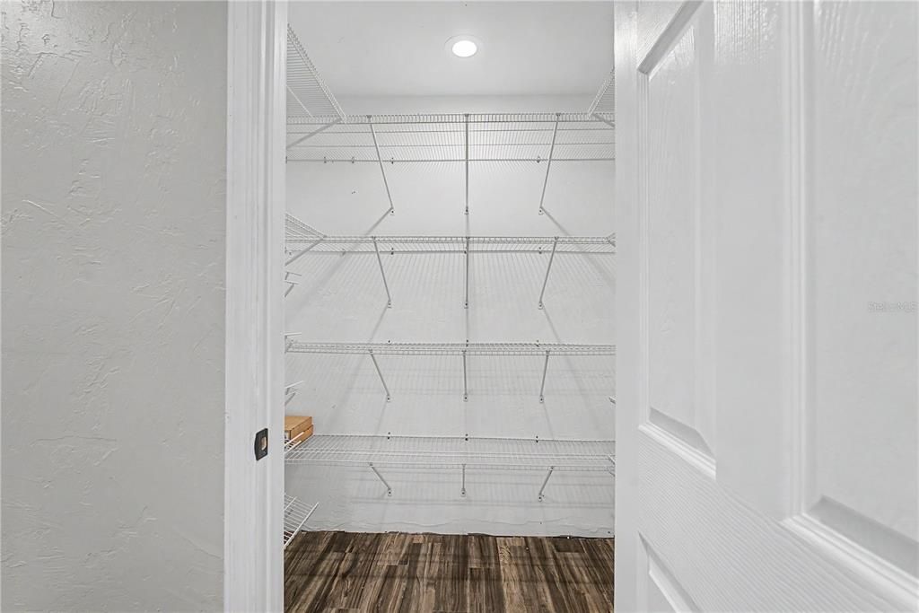 En Venta: $590,000 (6 camas, 4 baños, 3207 Pies cuadrados)