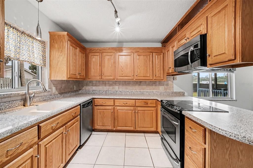 En Venta: $345,000 (3 camas, 2 baños, 1604 Pies cuadrados)