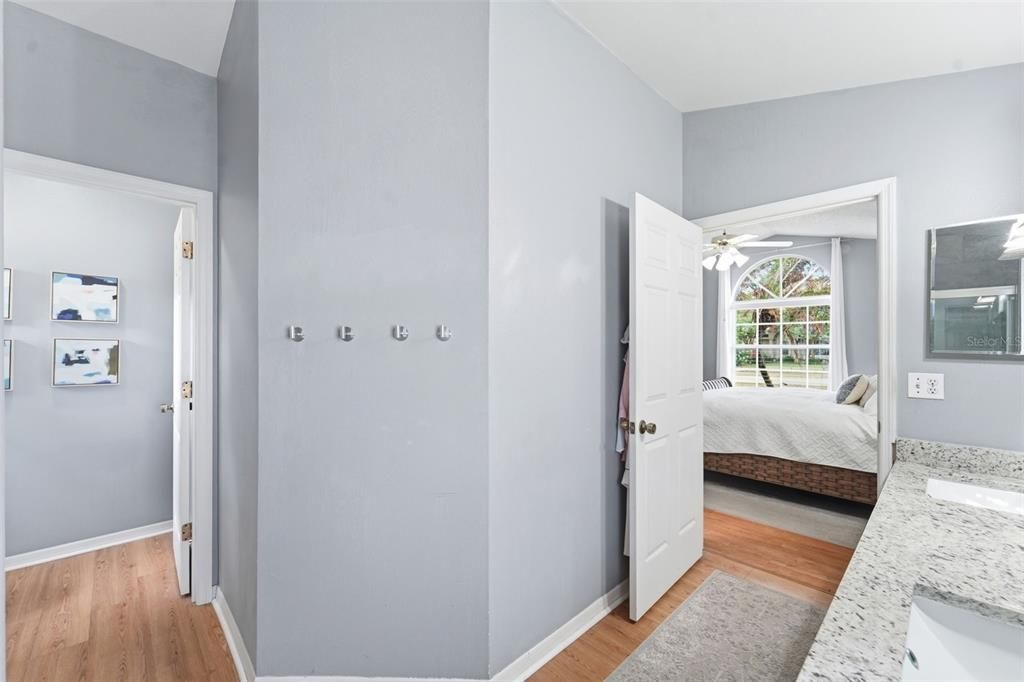 For Sale: $332,000 (3 beds, 2 baths, 1567 Square Feet)
