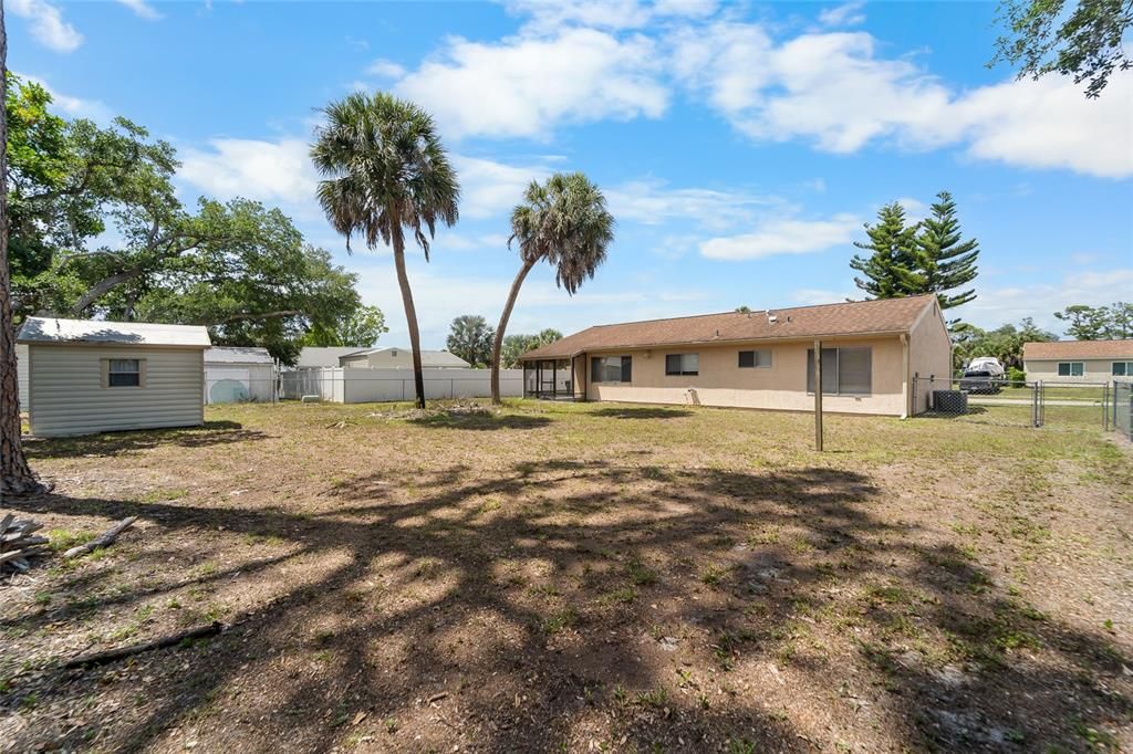 For Sale: $225,000 (2 beds, 2 baths, 1176 Square Feet)