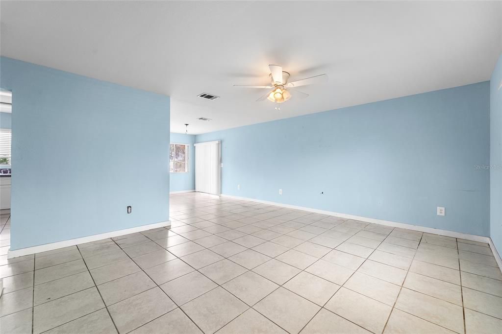 For Sale: $225,000 (2 beds, 2 baths, 1176 Square Feet)