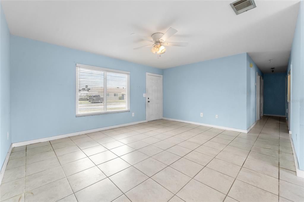 For Sale: $225,000 (2 beds, 2 baths, 1176 Square Feet)