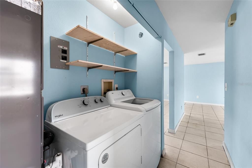 For Sale: $225,000 (2 beds, 2 baths, 1176 Square Feet)