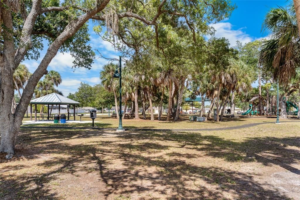 For Sale: $225,000 (2 beds, 2 baths, 1176 Square Feet)