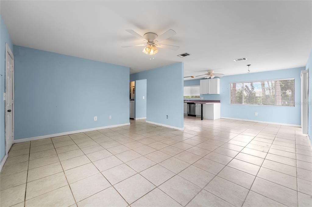 For Sale: $225,000 (2 beds, 2 baths, 1176 Square Feet)