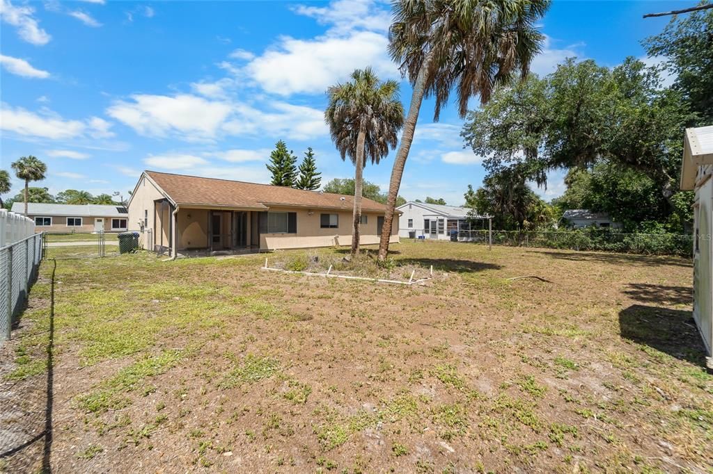 For Sale: $225,000 (2 beds, 2 baths, 1176 Square Feet)