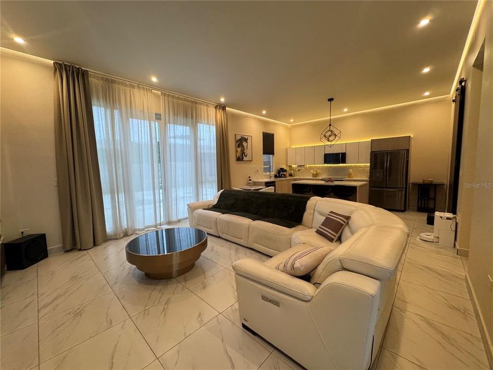 En Venta: $595,000 (3 camas, 2 baños, 1362 Pies cuadrados)