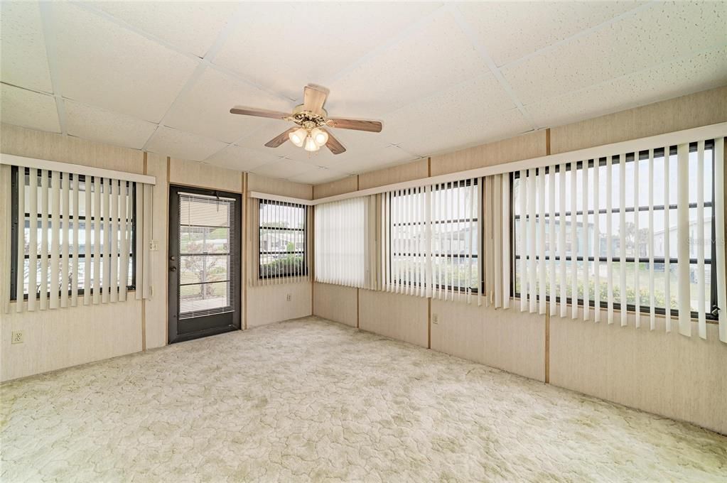 На продажу: $169,900 (2 спален, 2 ванн, 1144 Квадратных фут)